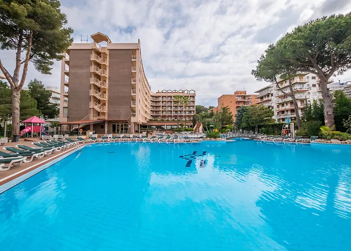Hotel con piscina: Golden Avenida Family Suites 4*